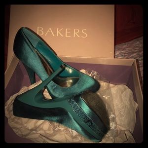 Baker’s Green/Teal Taryn Platform Heels